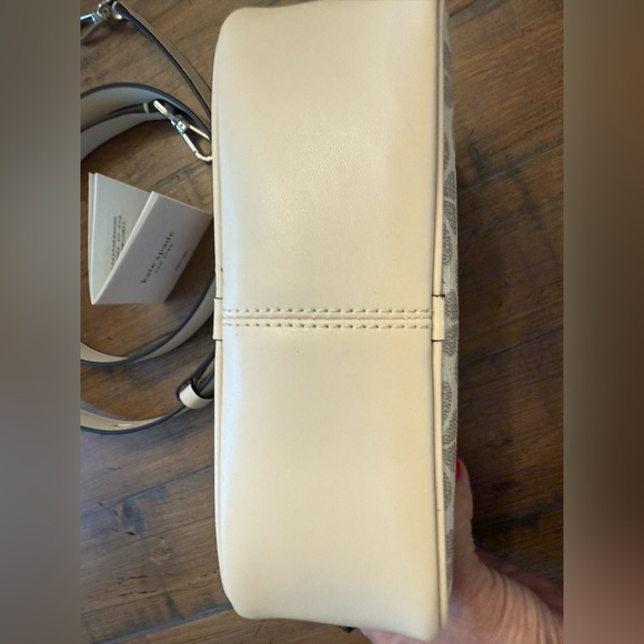 Kate Spade Signature Flower Mini Crossbody Soft Pink. NWOT. - Picture 5 of 7